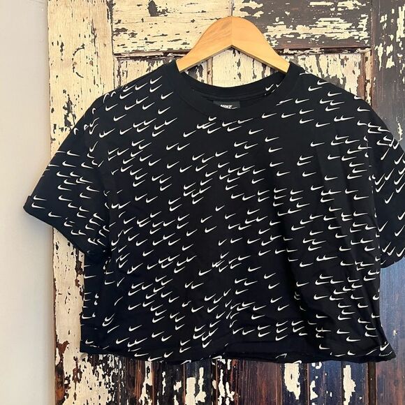 Women’s Nike all over swoosh black & white crop top. Size XL. - Picture 1 of 6